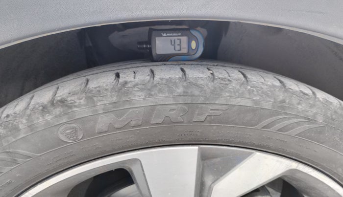 2022 Volkswagen TAIGUN TOPLINE 1.0 TSI AT, Petrol, Automatic, 35,744 km, tyre