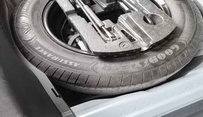 2022 Volkswagen TAIGUN TOPLINE 1.0 TSI AT, Petrol, Automatic, 35,744 km, tyre