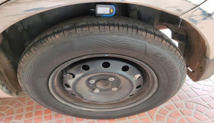 2012 Maruti Swift Dzire VDI, Diesel, Manual, 2,39,811 km, tyre