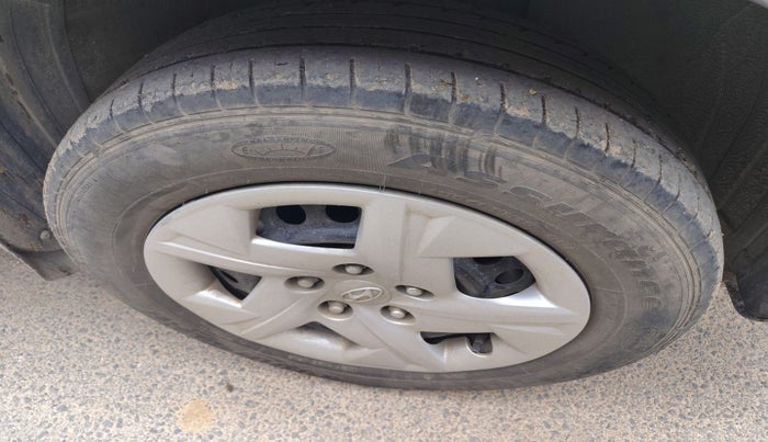 2021 Hyundai VENUE S 1.2, Petrol, Manual, 34,444 km, tyre