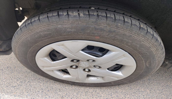 2021 Hyundai VENUE S 1.2, Petrol, Manual, 34,444 km, tyre