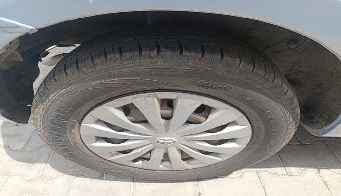2011 Toyota Etios Liva G, Petrol, Manual, 1,07,133 km, tyre
