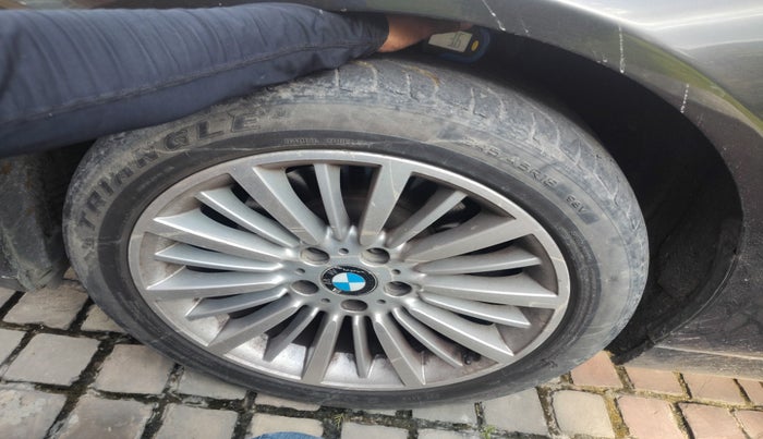 2014 BMW 5 Series 520D MODERN LINE, Diesel, Automatic, 1,12,696 km, tyre