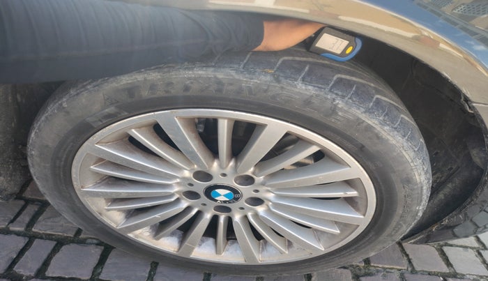 2014 BMW 5 Series 520D MODERN LINE, Diesel, Automatic, 1,12,696 km, tyre