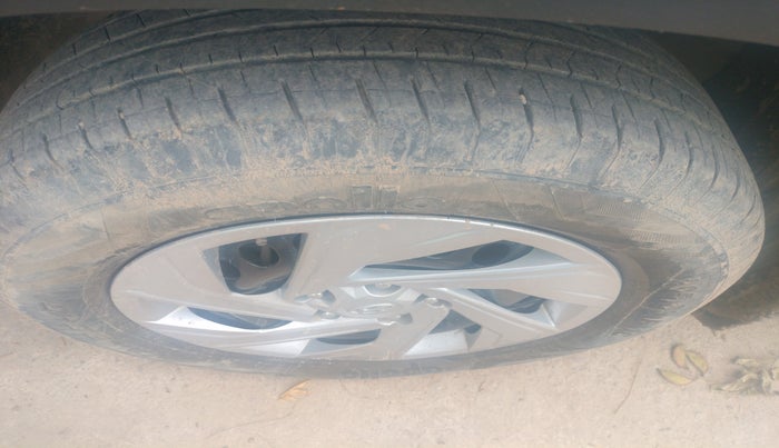 2022 Hyundai Creta E 1.5 PETROL, Petrol, Manual, 44,832 km, tyre