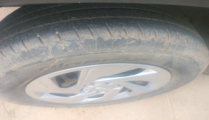 2022 Hyundai Creta E 1.5 PETROL, Petrol, Manual, 44,832 km, tyre