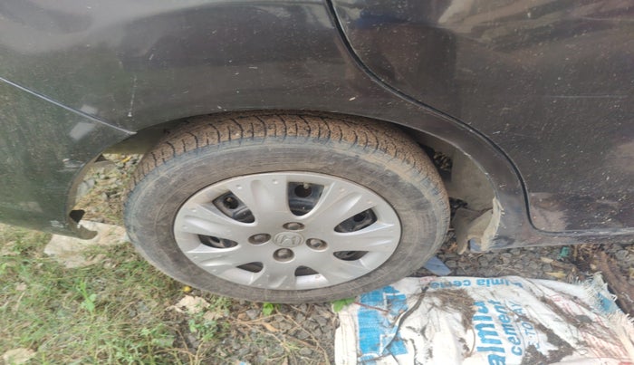 2015 Honda Amaze 1.2L I-VTEC S, Petrol, Manual, 1,37,330 km, tyre