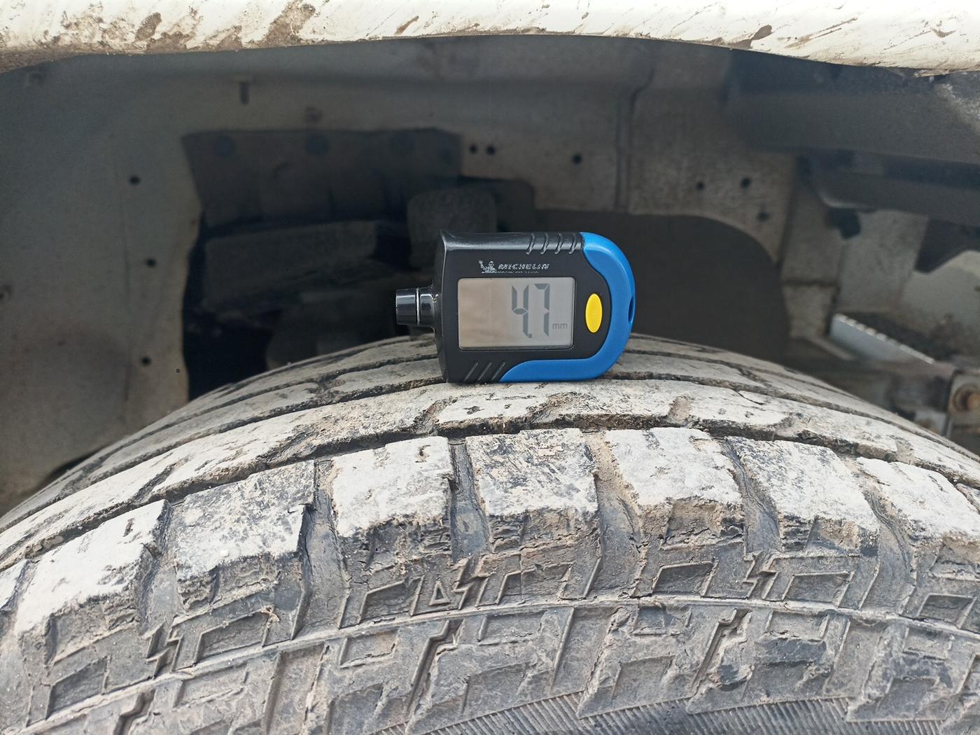 2013 Mahindra Bolero ZLX BS-III, Diesel, Manual, 1,24,353 km, tyre