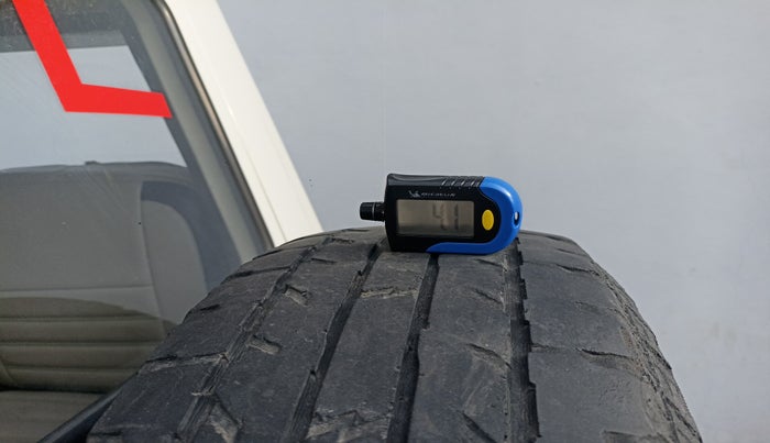 2013 Mahindra Bolero ZLX BS-III, Diesel, Manual, 1,24,353 km, tyre