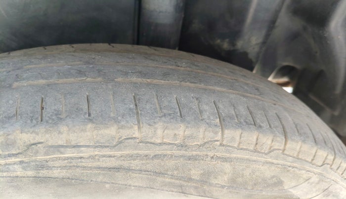 2011 Maruti Swift Dzire VDI, Diesel, Manual, 1,53,573 km, tyre