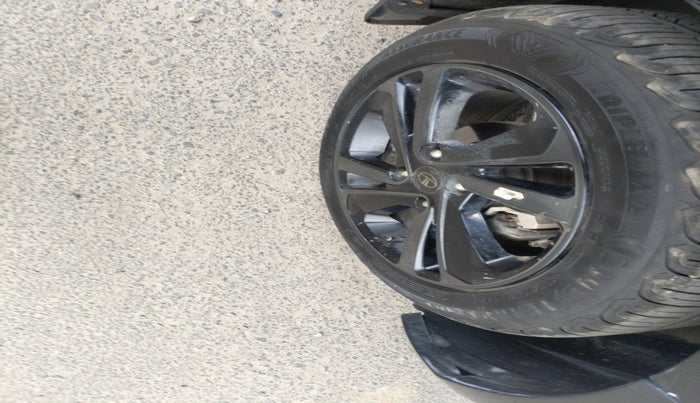2023 Tata ALTROZ XZ PLUS PETROL DARK EDITION, Petrol, Manual, 30,266 km, tyre