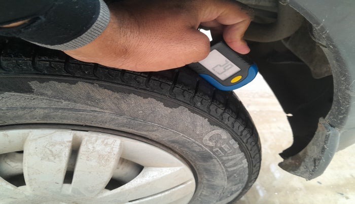 2010 Maruti Alto LXI, Petrol, Manual, 1,02,906 km, tyre