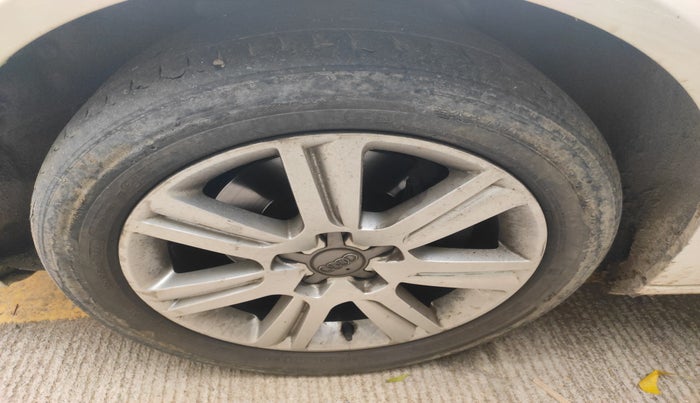 2010 Audi A4 2.0 TDI, Diesel, Automatic, 1,11,783 km, tyre