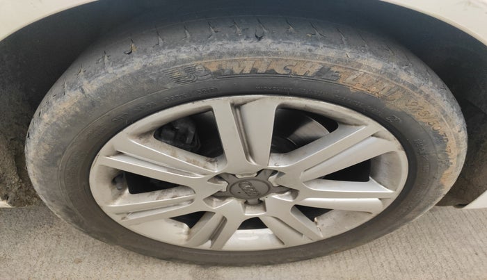 2010 Audi A4 2.0 TDI, Diesel, Automatic, 1,11,783 km, tyre