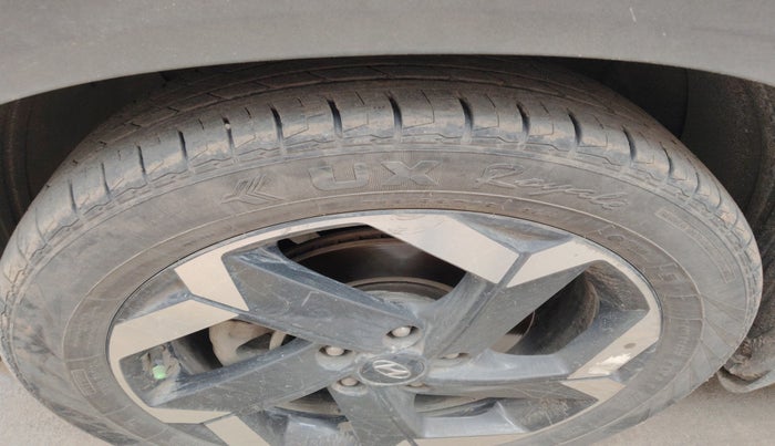 2021 Hyundai ALCAZAR 1.5 SIGNATURE (O) AT 6STR, Diesel, Automatic, 1,08,173 km, tyre