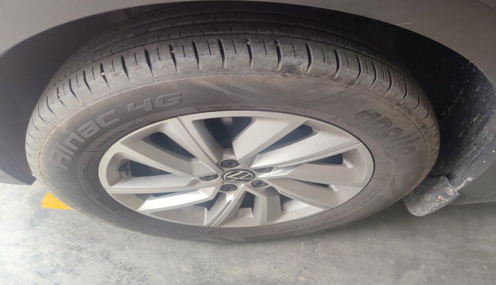 2021 Volkswagen TAIGUN HIGHLINE 1.0 TSI MT, Petrol, Manual, 17,096 km, tyre