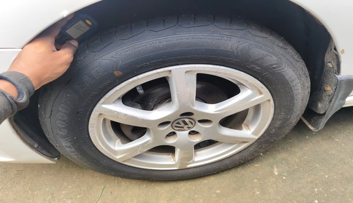 2013 Volkswagen Vento HIGHLINE PETROL AT, Petrol, Automatic, 65,215 km, tyre