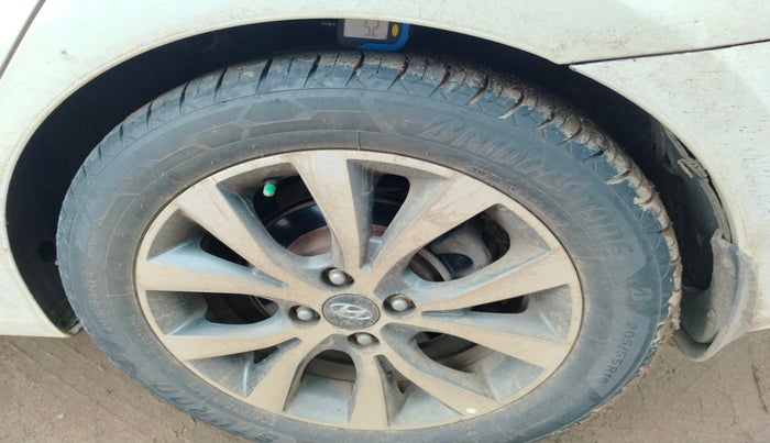 2013 Hyundai Verna FLUIDIC 1.6 CRDI SX, Diesel, Manual, 89,256 km, tyre