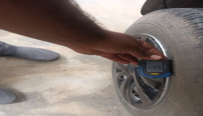 2020 Maruti Swift LXI, Petrol, Manual, 21,716 km, tyre