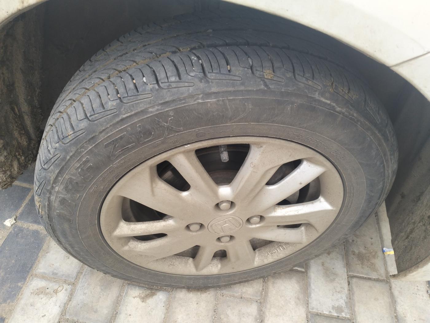 2015 Honda Amaze 1.5L I-DTEC VX, Diesel, Manual, 57,932 km, tyre