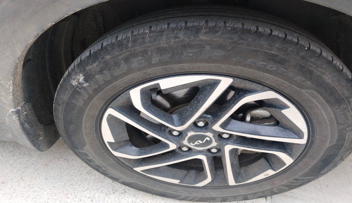 2022 KIA CARENS LUXURY PLUS 1.5 DIESEL AT 7 STR, Diesel, Automatic, 68,643 km, tyre