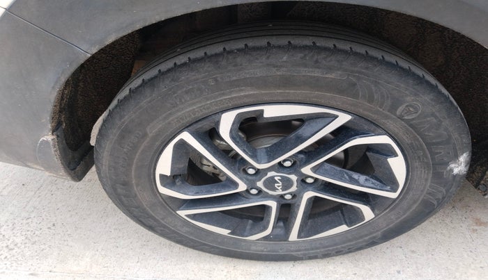 2022 KIA CARENS LUXURY PLUS 1.5 DIESEL AT 7 STR, Diesel, Automatic, 68,643 km, tyre