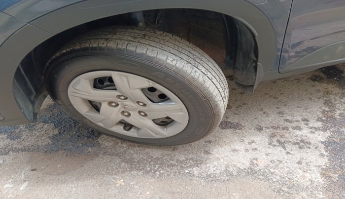 2022 Hyundai VENUE S+ 1.2, Petrol, Manual, 41,000 km, tyre