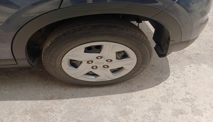 2022 Hyundai VENUE S+ 1.2, Petrol, Manual, 41,000 km, tyre