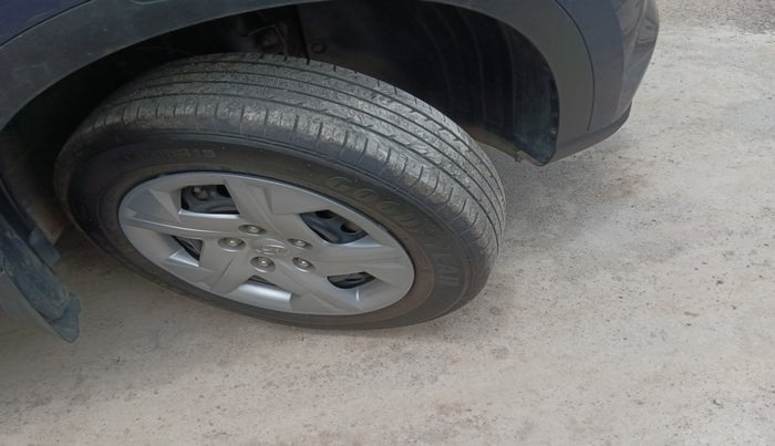 2022 Hyundai VENUE S+ 1.2, Petrol, Manual, 41,000 km, tyre