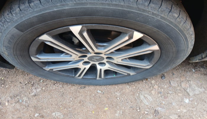 2022 Mahindra XUV700 AX 7 D AT 7 STR, Diesel, Automatic, 82,030 km, tyre