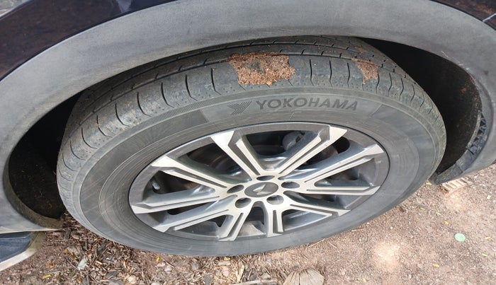 2022 Mahindra XUV700 AX 7 D AT 7 STR, Diesel, Automatic, 82,030 km, tyre