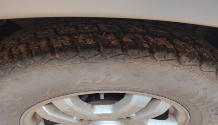 2011 Mahindra Scorpio VLX 2WD BS-III, Diesel, Manual, 2,83,297 km, tyre
