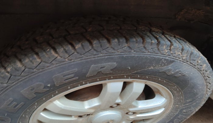 2011 Mahindra Scorpio VLX 2WD BS-III, Diesel, Manual, 2,83,297 km, tyre