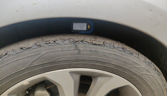 2015 Hyundai Xcent SX 1.2, Petrol, Manual, 1,39,053 km, tyre