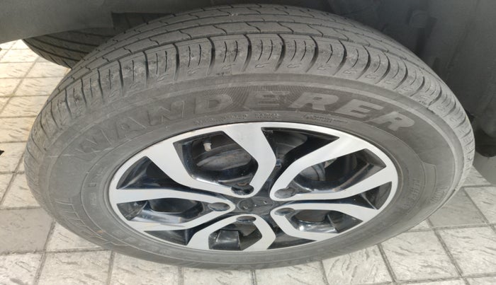 2017 Nissan Terrano XV D PREMIUM AMT, Diesel, Automatic, 76,584 km, tyre