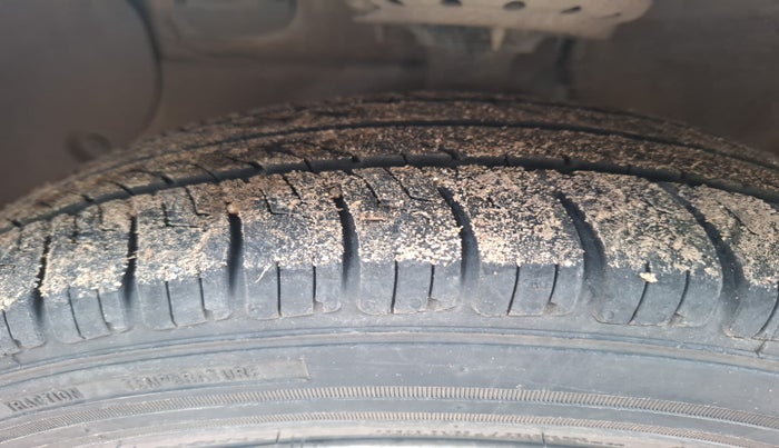 2016 Hyundai Xcent SX 1.2, Petrol, Manual, 1,31,047 km, tyre