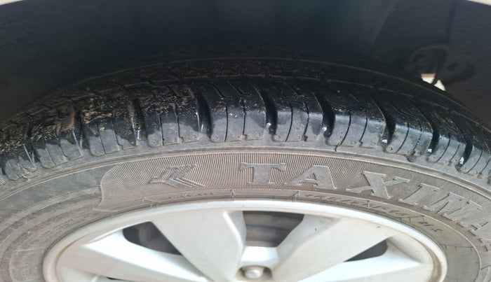 2016 Hyundai Xcent SX 1.2, Petrol, Manual, 1,31,047 km, tyre