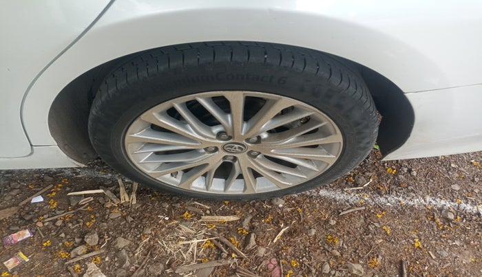 2019 Toyota Camry HYBRID, Hybrid, Automatic, 84,609 km, tyre