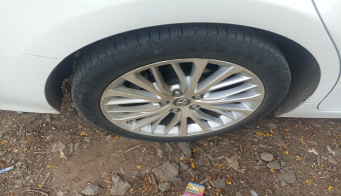 2019 Toyota Camry HYBRID, Hybrid, Automatic, 84,609 km, tyre