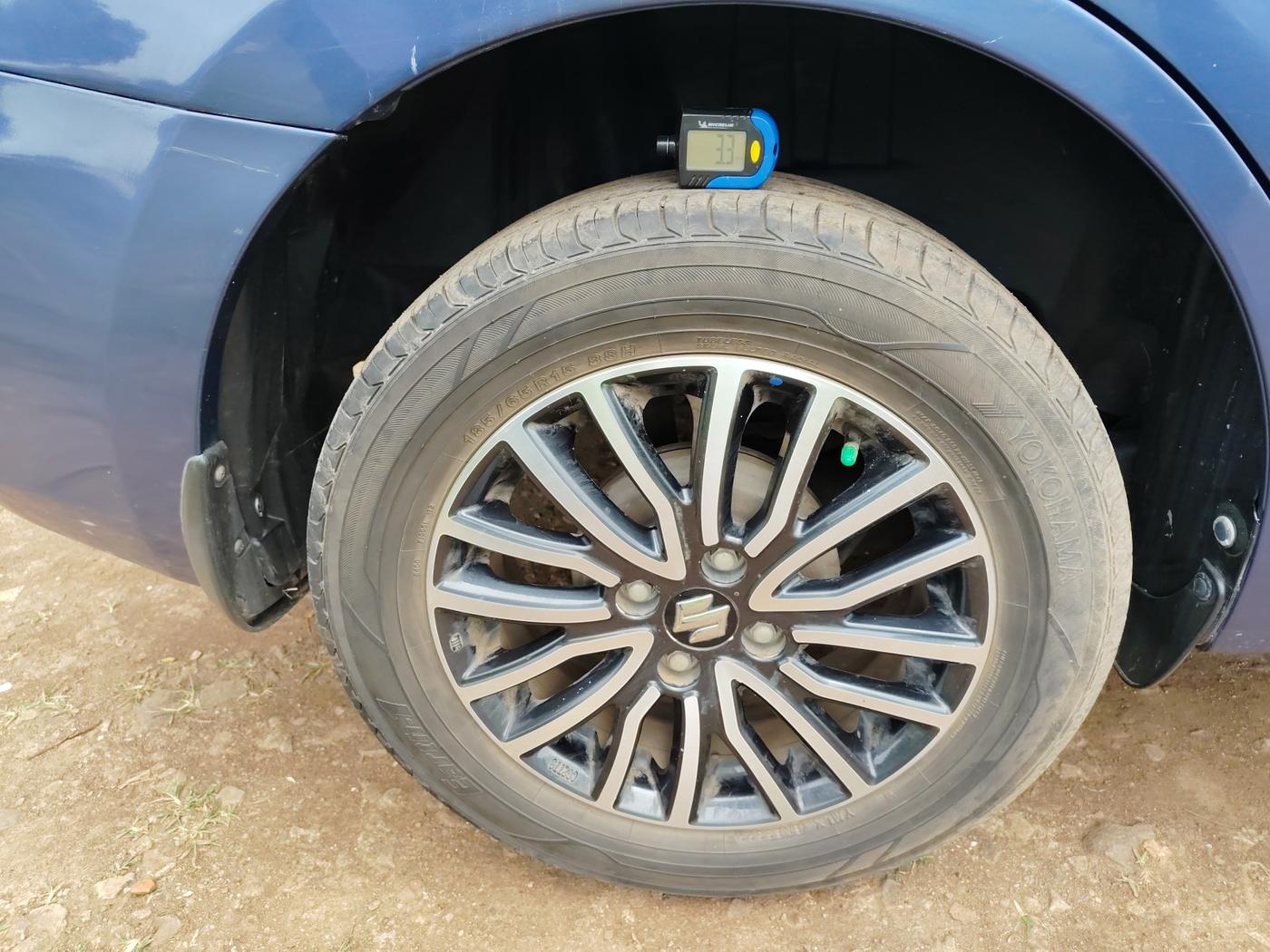 2017 Maruti Dzire VXI, Petrol, Manual, 89,700 km, tyre