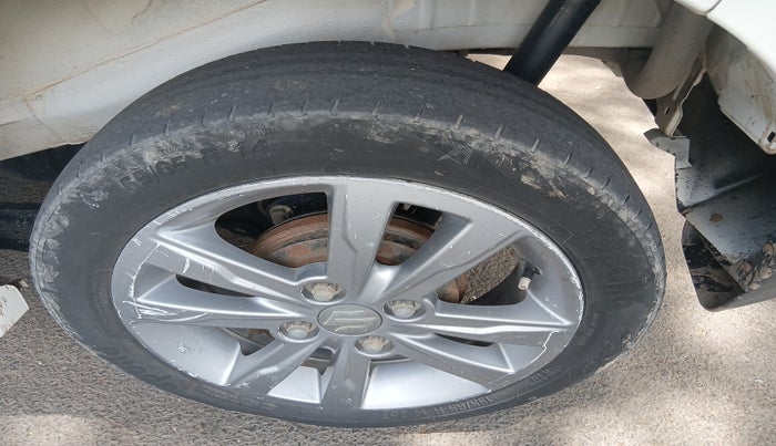 2016 Maruti Wagon R Stingray VXI, Petrol, Manual, 1,23,517 km, tyre