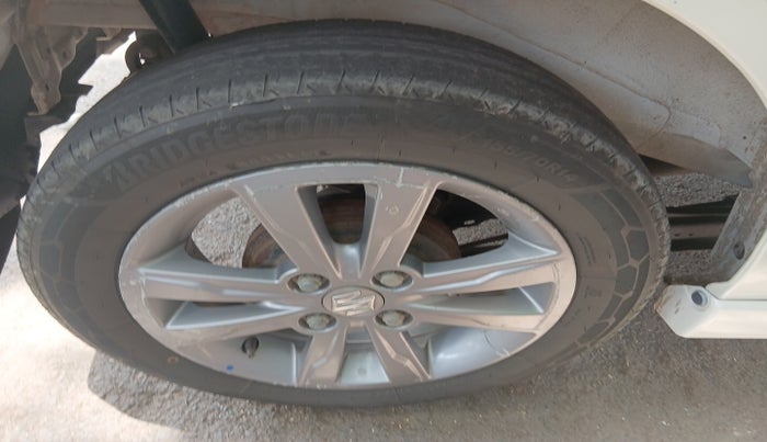 2016 Maruti Wagon R Stingray VXI, Petrol, Manual, 1,23,517 km, tyre
