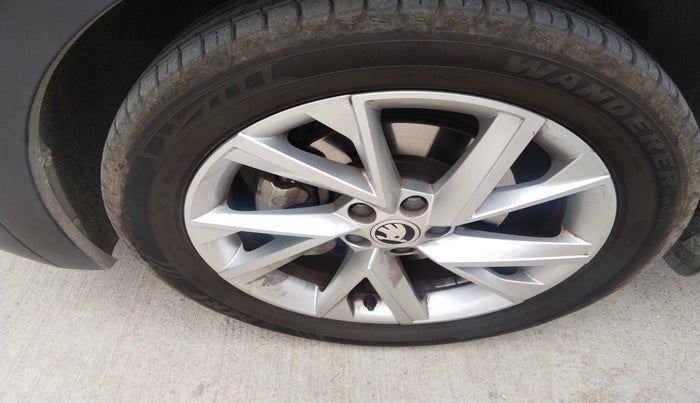 2024 Skoda KUSHAQ STYLE 1.5L TSI DSG (6 AIRBAGS), Petrol, Automatic, 8,017 km, tyre