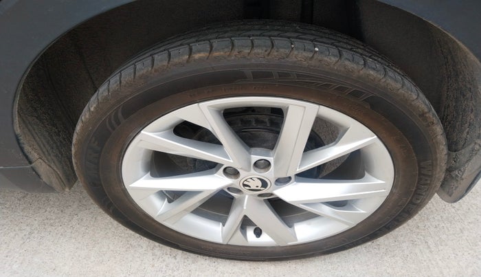 2024 Skoda KUSHAQ STYLE 1.5L TSI DSG (6 AIRBAGS), Petrol, Automatic, 8,017 km, tyre