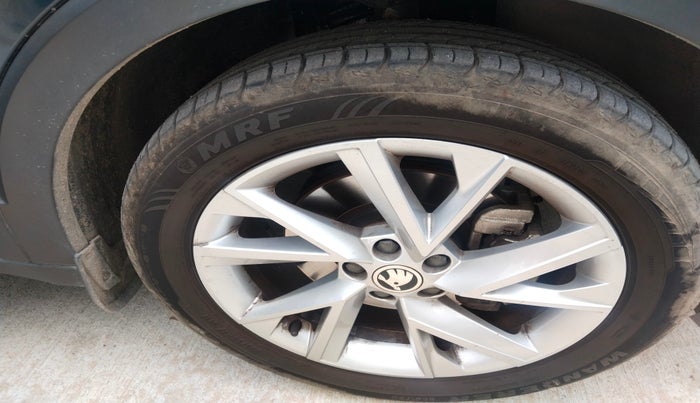 2024 Skoda KUSHAQ STYLE 1.5L TSI DSG (6 AIRBAGS), Petrol, Automatic, 8,017 km, tyre
