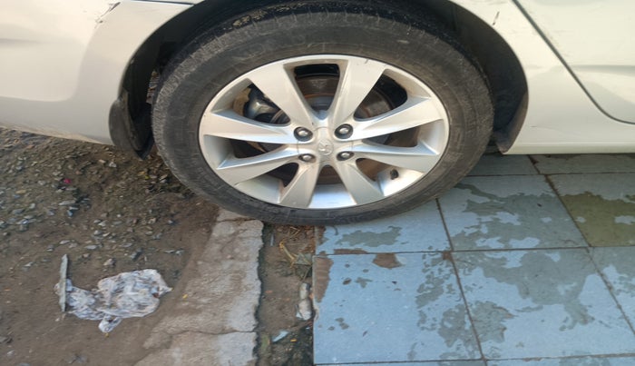 2011 Hyundai Verna FLUIDIC 1.6 VTVT SX, Petrol, Manual, 59,493 km, tyre