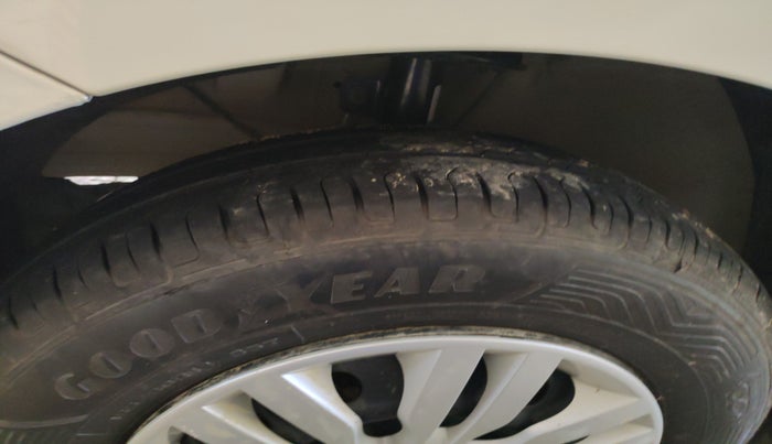 2018 Maruti Dzire VDI, Diesel, Manual, 77,606 km, tyre