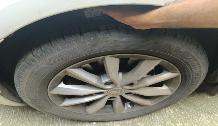 2016 Skoda Octavia STYLE PLUS AT 1.8 TSI, Petrol, Automatic, 69,103 km, tyre