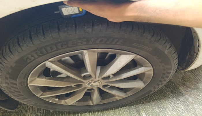 2016 Skoda Octavia STYLE PLUS AT 1.8 TSI, Petrol, Automatic, 69,103 km, tyre