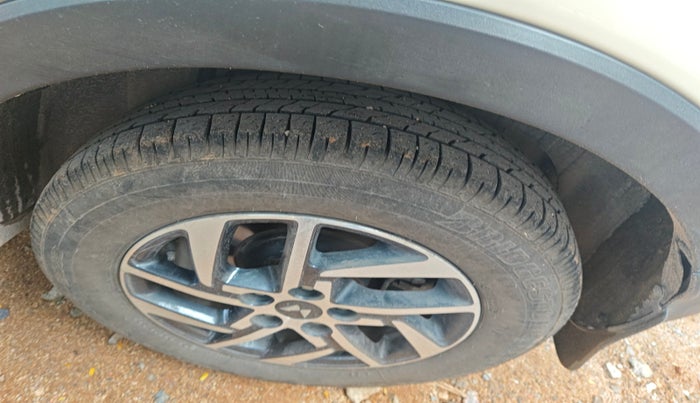 2023 Mahindra XUV300 W8 (O) 1.5 DIESEL, Diesel, Manual, 66,218 km, tyre